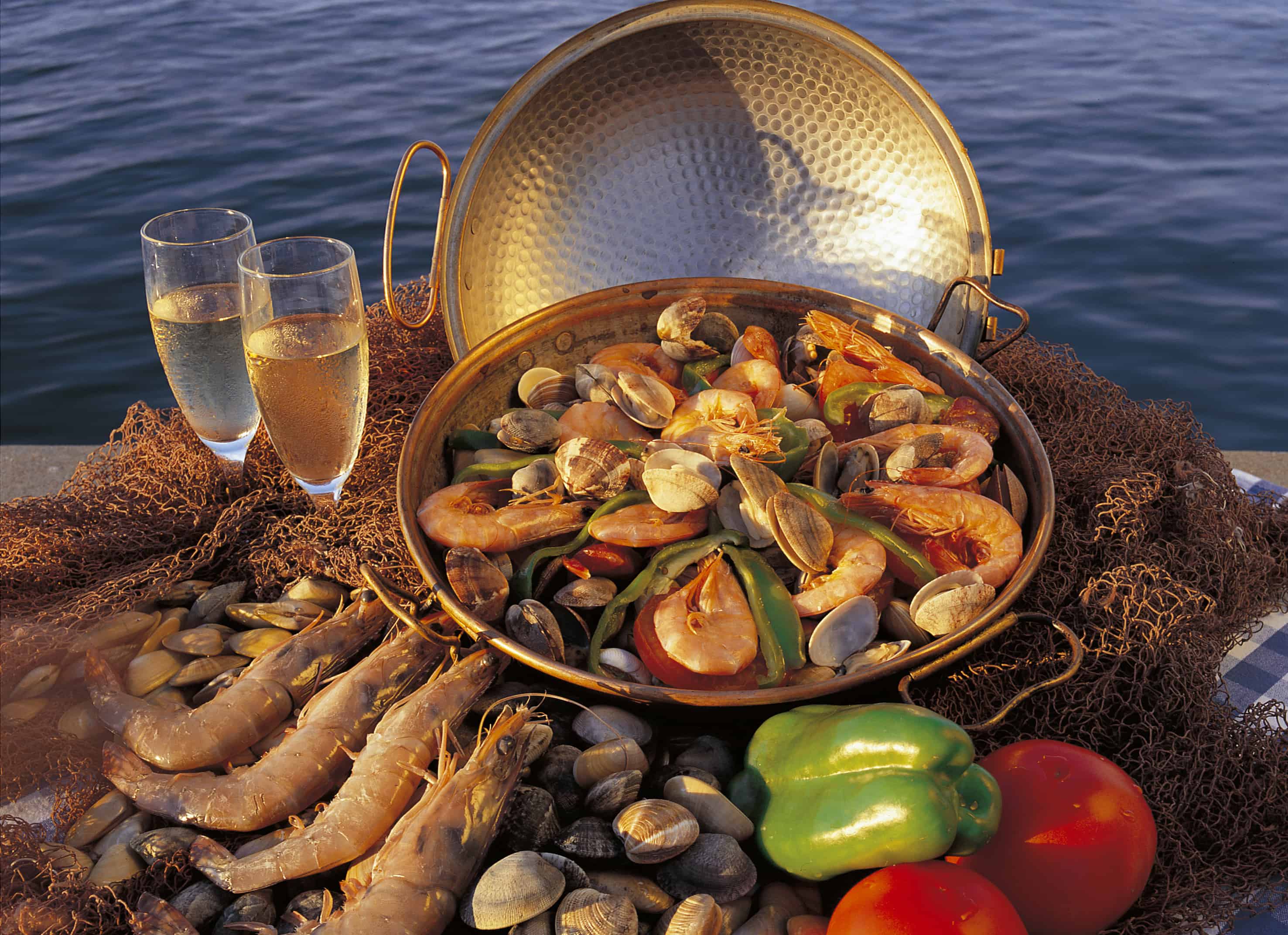 The Portuguese do fabulous seafood dishes. © Regiao de Turismo do Algarve